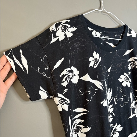 Columbia size M Black and White Floral T shirt Dress with short sleeves, cotton - Picture 3 of 6